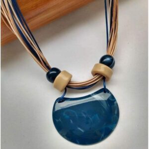 Comfortable Fit Resin Necklace Stylish Crystal